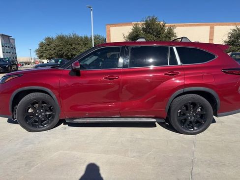 Used 2022 Toyota Highlander LE image 5