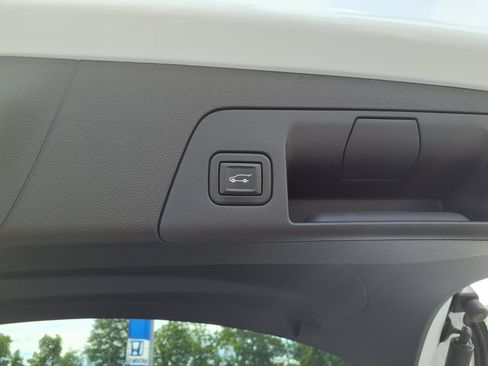 Used 2021 Buick Envision Essence AWD/4WD image 6