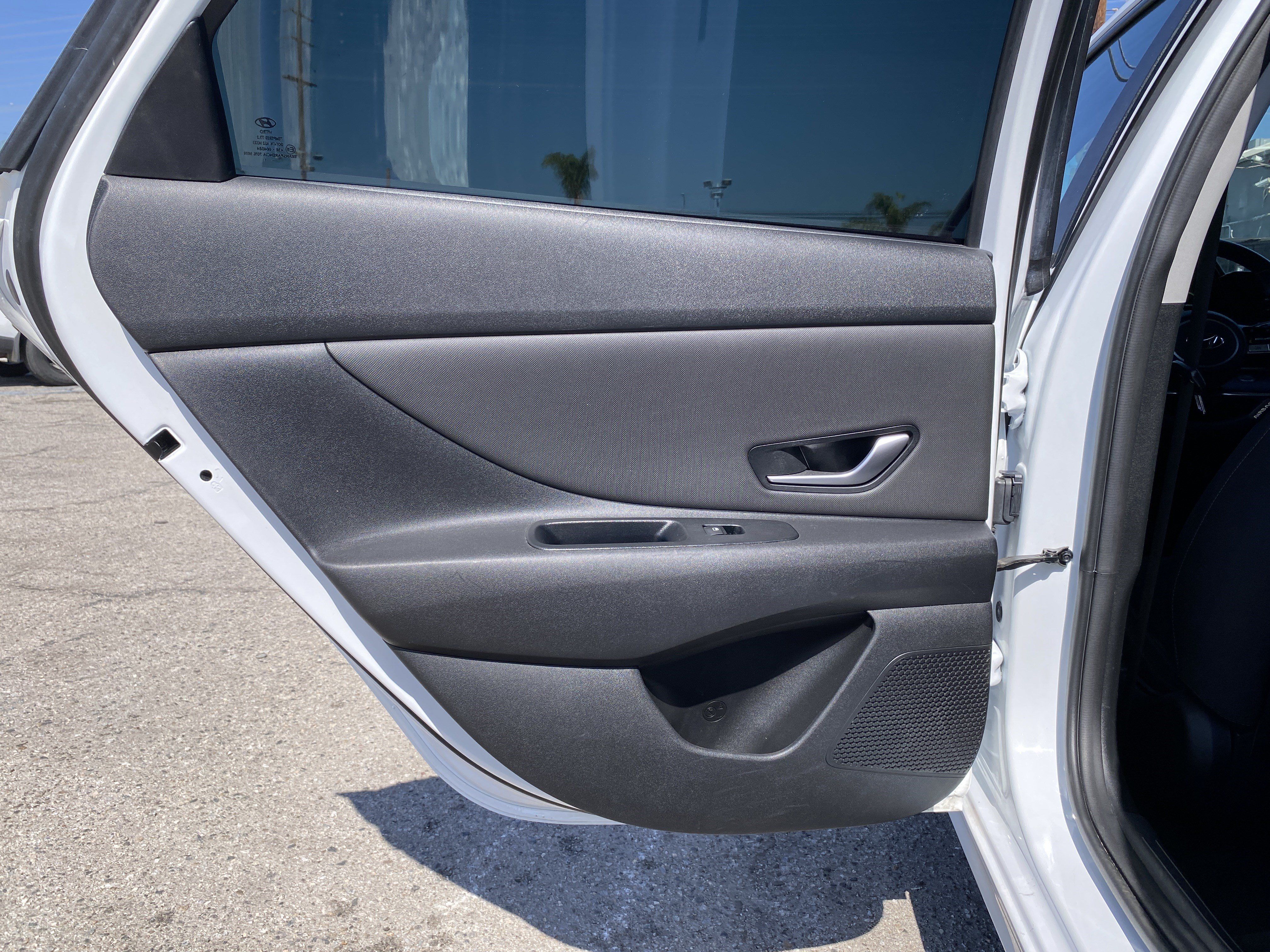 Used 2022 Hyundai Elantra SEL w/ Convenience Package FWD image 19