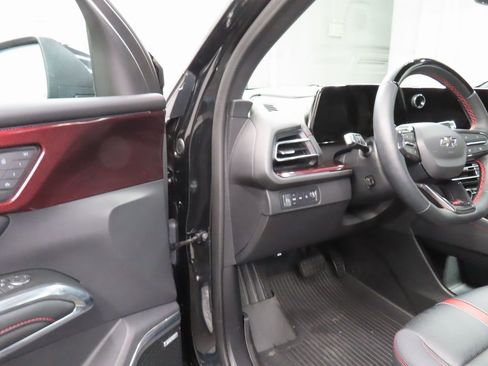 Used 2024 Chevrolet Traverse RS image 55