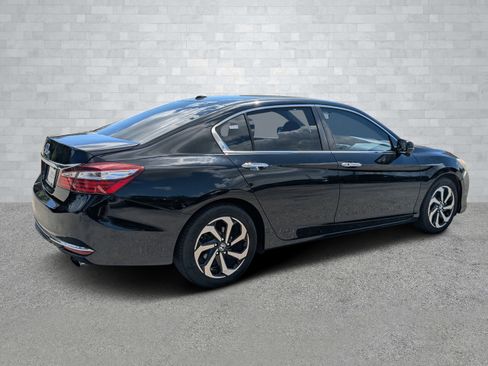 Used 2017 Honda Accord EX image 5