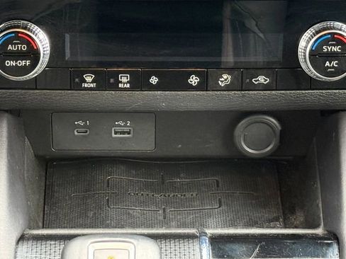 Used 2023 Mitsubishi Outlander SE Black Edition FWD image 6