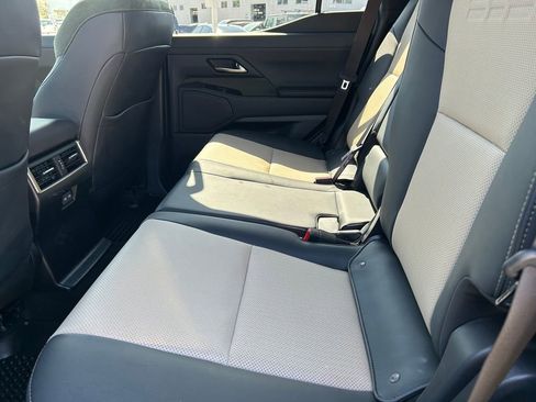 Used 2025 Lexus GX 550 image 17