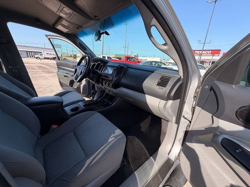 Used 2014 Toyota Tacoma PreRunner w/ Convenience Package RWD image 13