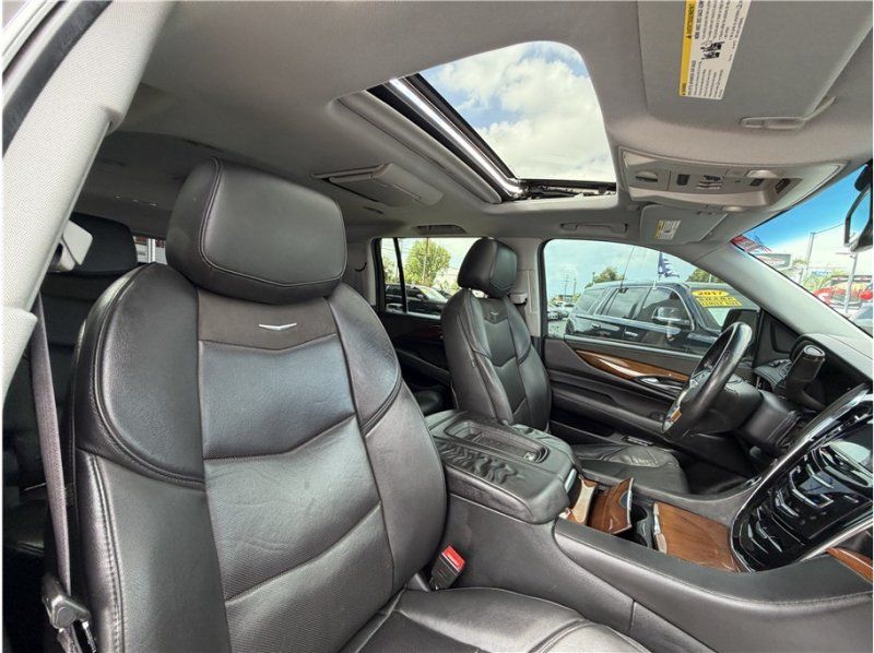 Used 2016 Cadillac Escalade ESV Luxury AWD/4WD image 38