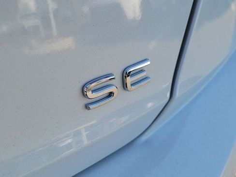 Used 2026 Volkswagen Jetta SE FWD image 6