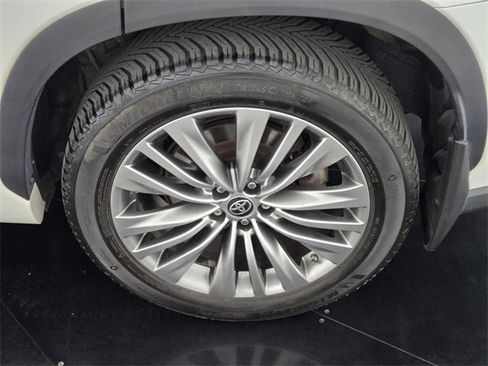 Used 2020 Toyota Highlander Limited Platinum image 11