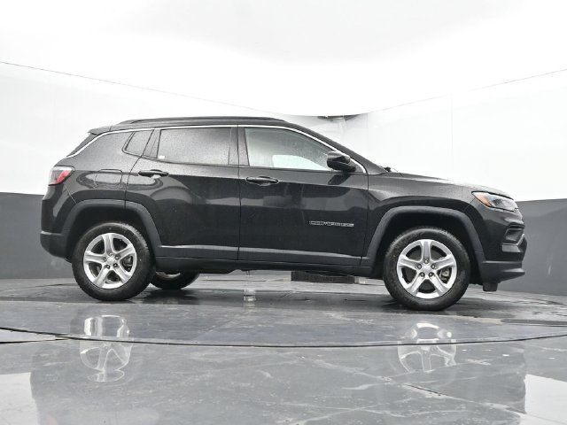 Used 2024 Jeep Compass Latitude w/ Altitude Special Edition AWD/4WD image 45