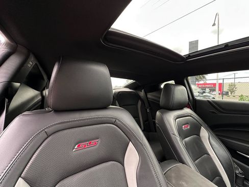 Used 2018 Chevrolet Camaro SS RWD image 34