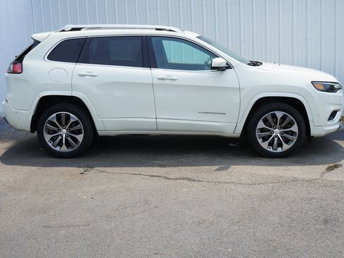 Used 2019 Jeep Cherokee Overland w/ Technology Group AWD/4WD image 2