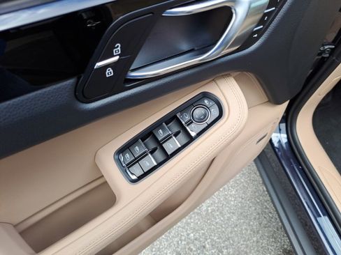 Certified 2021 Porsche Macan image 25