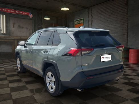 Used 2021 Toyota RAV4 XLE w/ Convenience Package image 4