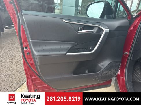 Used 2021 Toyota RAV4 XLE w/ Convenience Package image 11