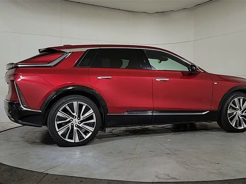 Used 2024 Cadillac Lyriq Luxury w/ LPO, Floor Liner Package image 8