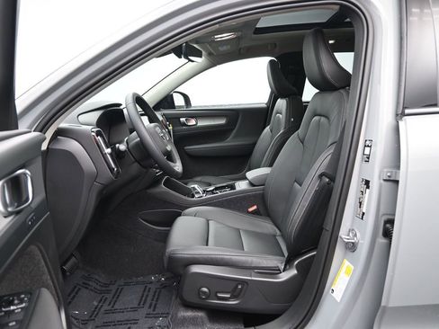 New 2026 Volvo XC40 B5 Plus w/ Protection Package Premier image 21