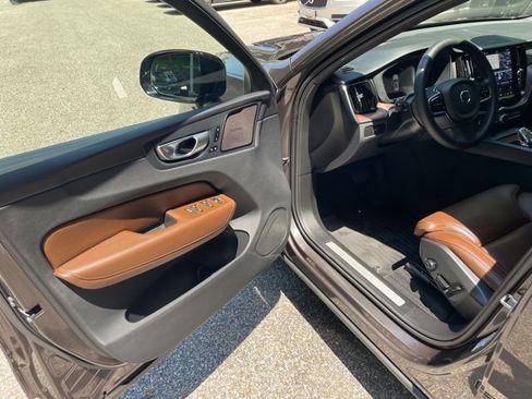 Certified 2024 Volvo XC60 B5 Ultimate AWD/4WD image 11
