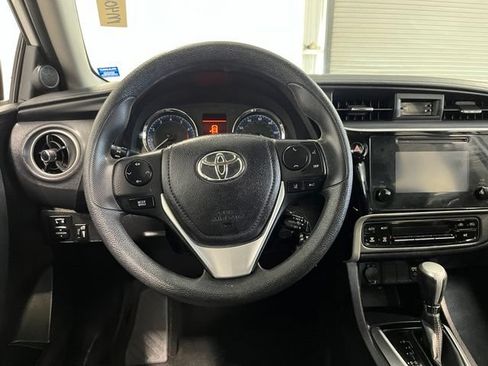 Used 2017 Toyota Corolla LE w/ Carpet Mat Package (TMS) FWD image 22