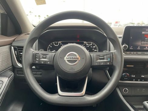 Certified 2021 Nissan Rogue SV FWD image 13