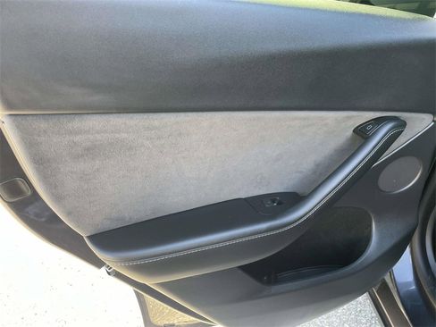 Used 2024 Tesla Model Y Performance image 20