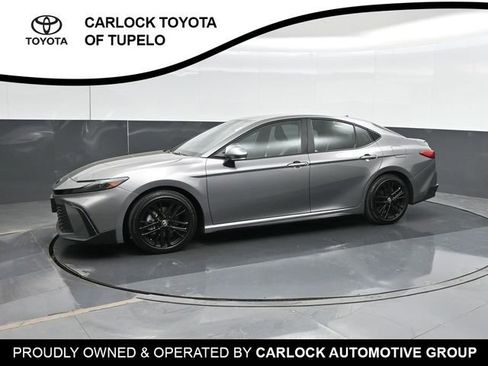 Used 2025 Toyota Camry SE w/ Convenience Package image 9