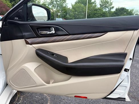 Used 2018 Nissan Maxima Platinum FWD image 17