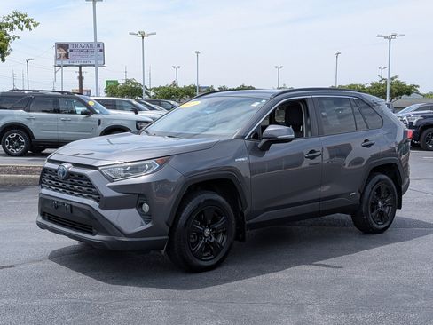 Used 2021 Toyota RAV4 XLE w/ Convenience Package AWD/4WD image 4