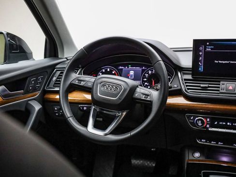 Used 2023 Audi Q5 2.0T Premium w/ Convenience Package image 16