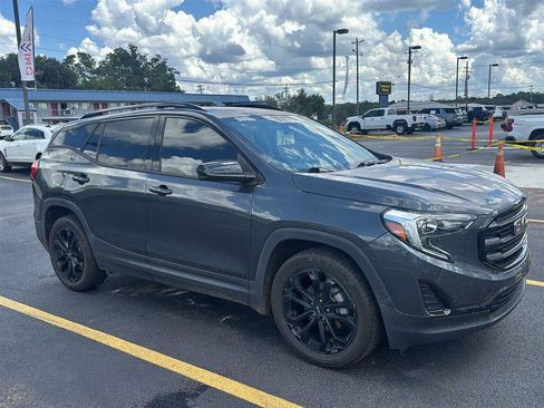 Used 2020 GMC Terrain SLE w/ Elevation Edition FWD image 2