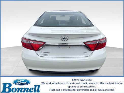 Used 2015 Toyota Camry SE image 4