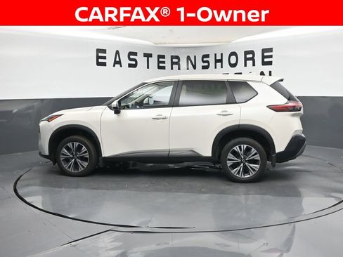 Used 2023 Nissan Rogue SV image 2