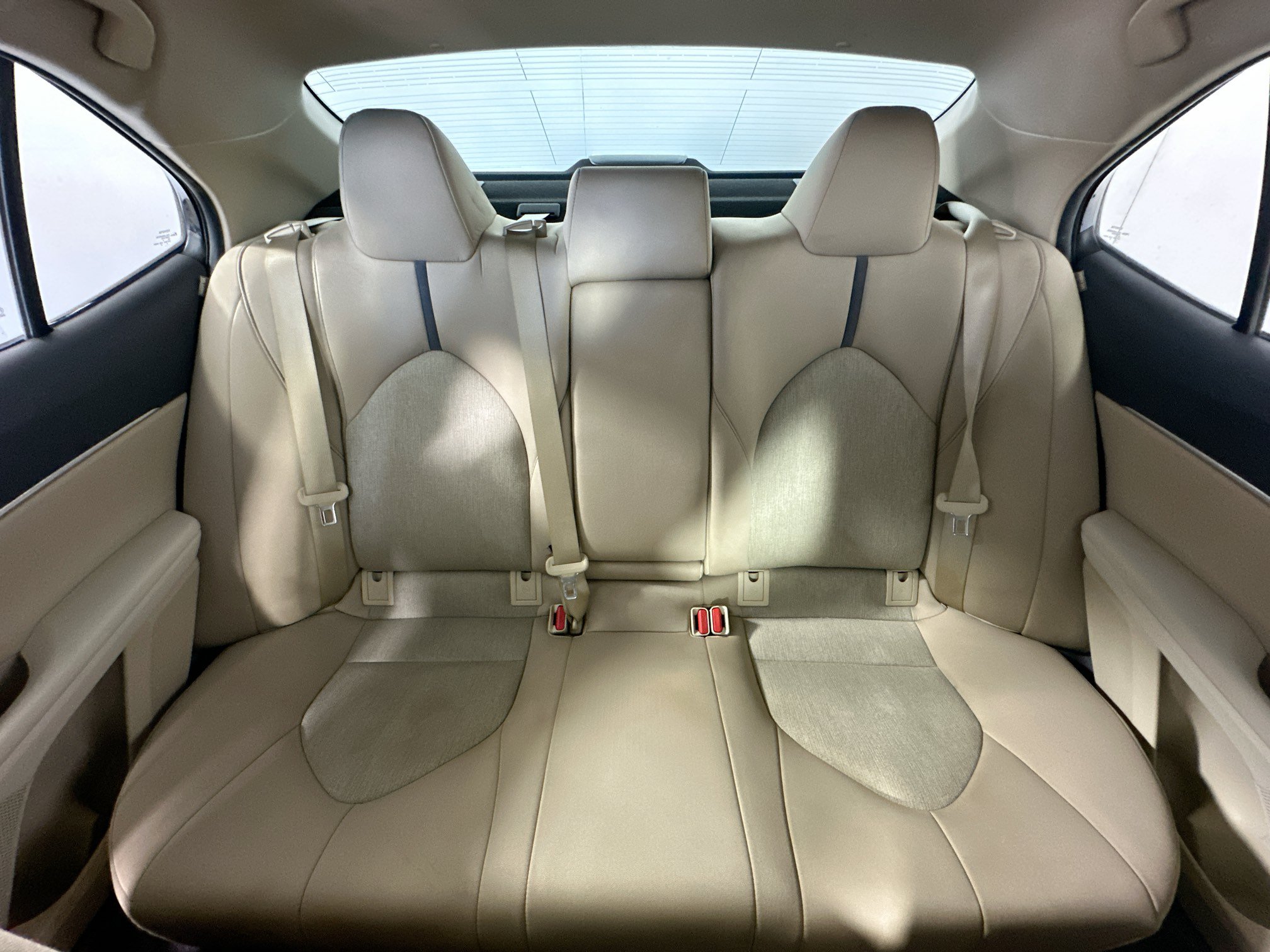 Used 2021 Toyota Camry LE FWD image 29