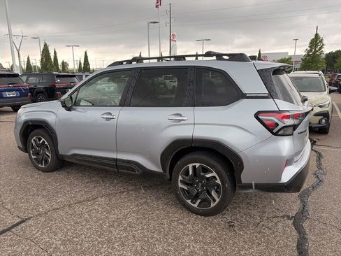 Used 2025 Subaru Forester Limited AWD/4WD image 5