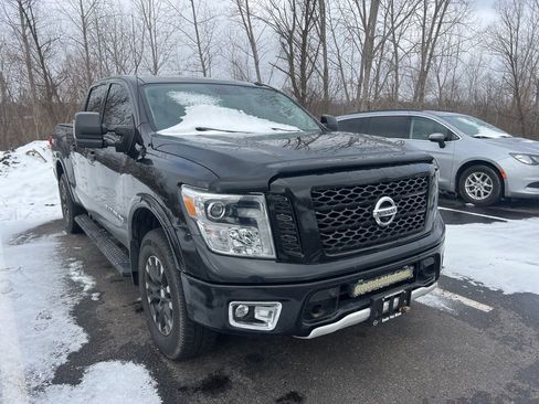 Used 2019 Nissan Titan PRO-4X image 4