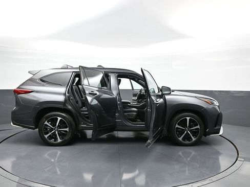 Certified 2021 Toyota Highlander XSE image 43