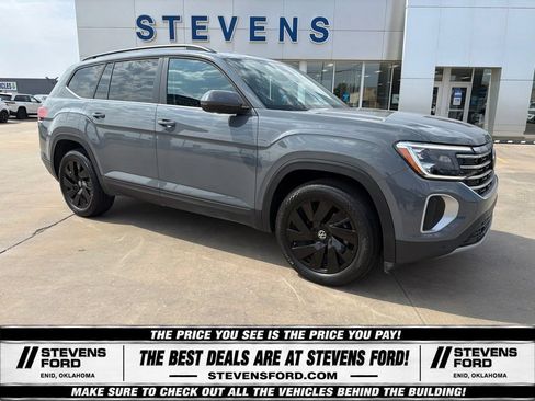 Used 2025 Volkswagen Atlas SE AWD/4WD image 3