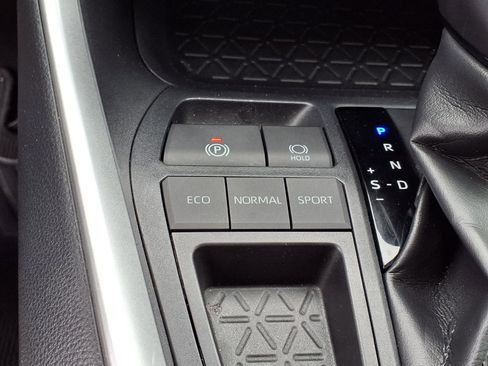 Used 2019 Toyota RAV4 XLE Premium FWD image 16