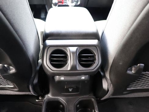 Used 2026 Jeep Wrangler Unlimited Rubicon AWD/4WD image 21