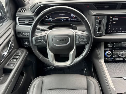 Used 2022 GMC Yukon XL Denali AWD/4WD image 15