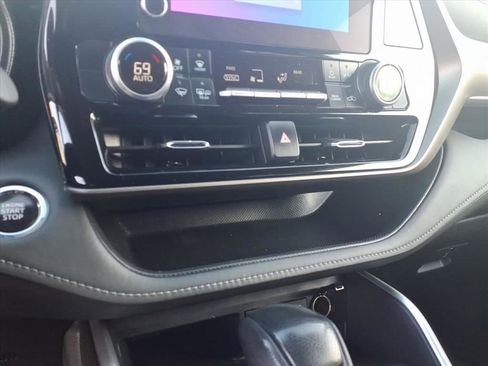 Certified 2023 Toyota Highlander L image 15