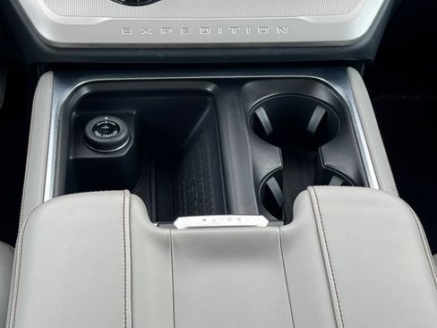 Used 2025 Ford Expedition Active image 12