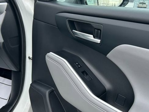 Used 2021 Toyota Highlander XLE image 68