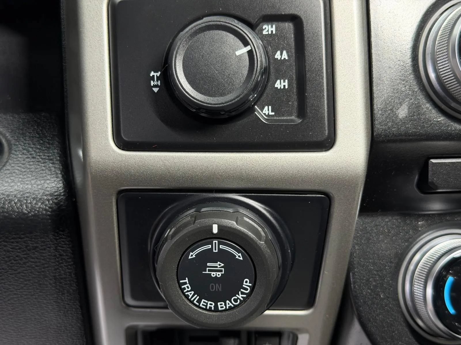 Used 2016 Ford F150 Lariat w/ Equipment Group 502A Luxury AWD/4WD image 34
