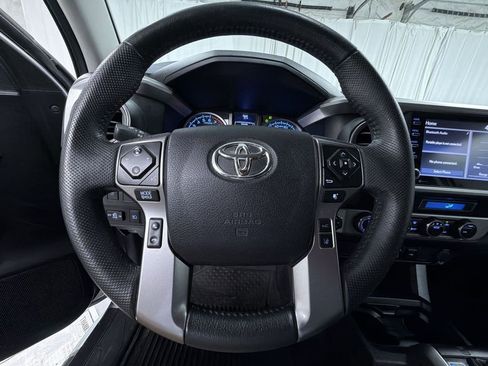 Used 2022 Toyota Tacoma SR5 AWD/4WD image 24