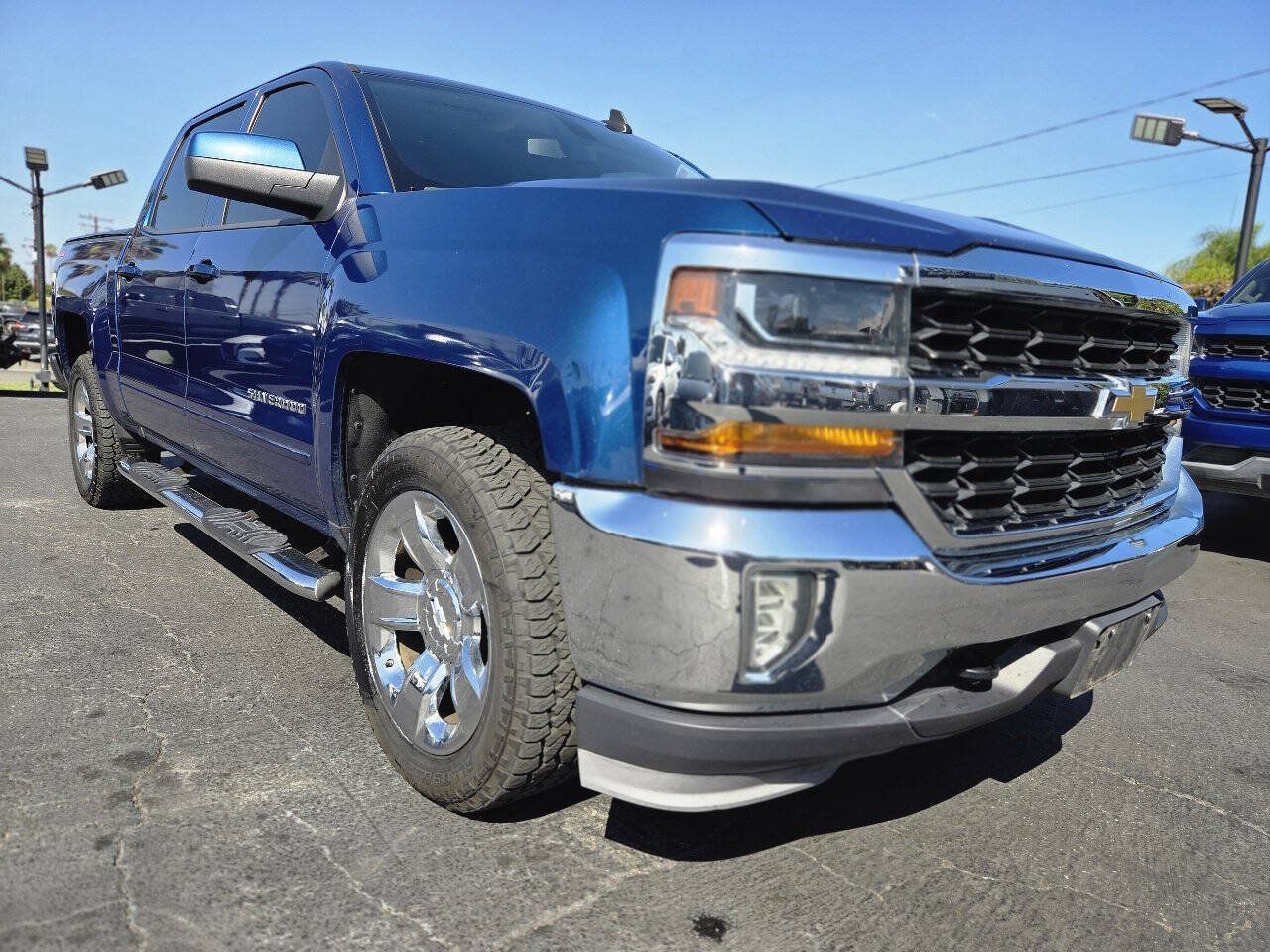 Used 2018 Chevrolet Silverado 1500 LT w/ LT Eassist Package AWD/4WD image 14