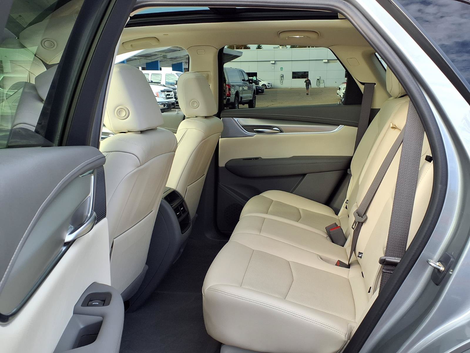 Used 2024 Cadillac XT5 Premium Luxury w/ LPO, Floor Liner Package AWD/4WD image 10
