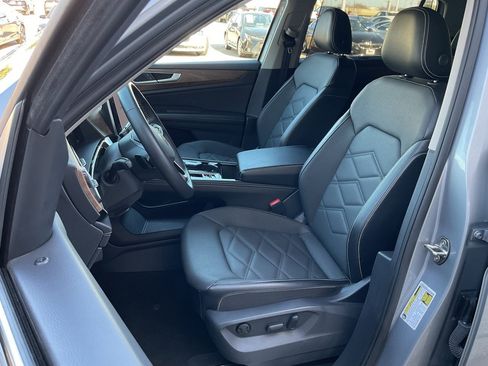 Used 2024 Volkswagen Atlas SE image 14