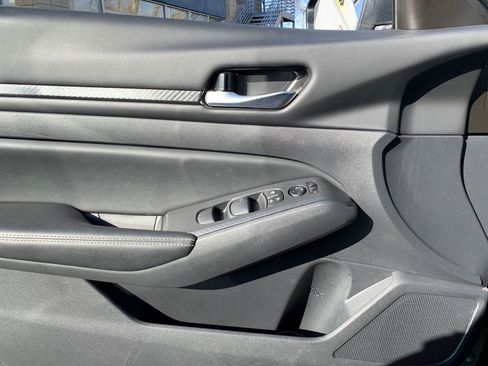 Used 2025 Nissan Altima 2.5 SV image 18