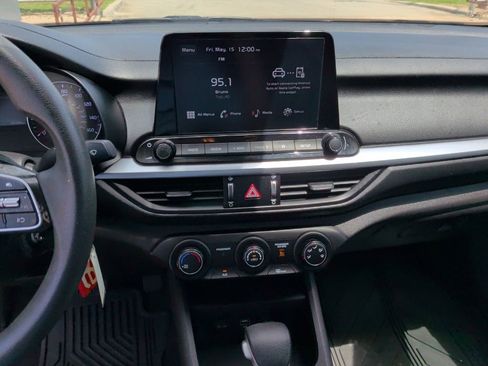 Used 2022 Kia Forte LXS FWD image 22