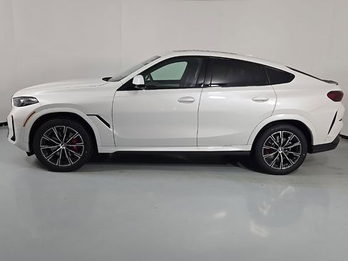 New 2026 BMW X6 xDrive40i w/ Climate Comfort Package image 4