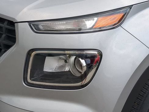 New 2026 Hyundai Venue SE FWD image 11